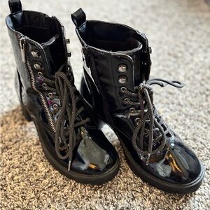 ⚡️FLASH SALE⚡️Black Shiny Patent Pleather Heeled Zipper and Lace Combat Boots 8